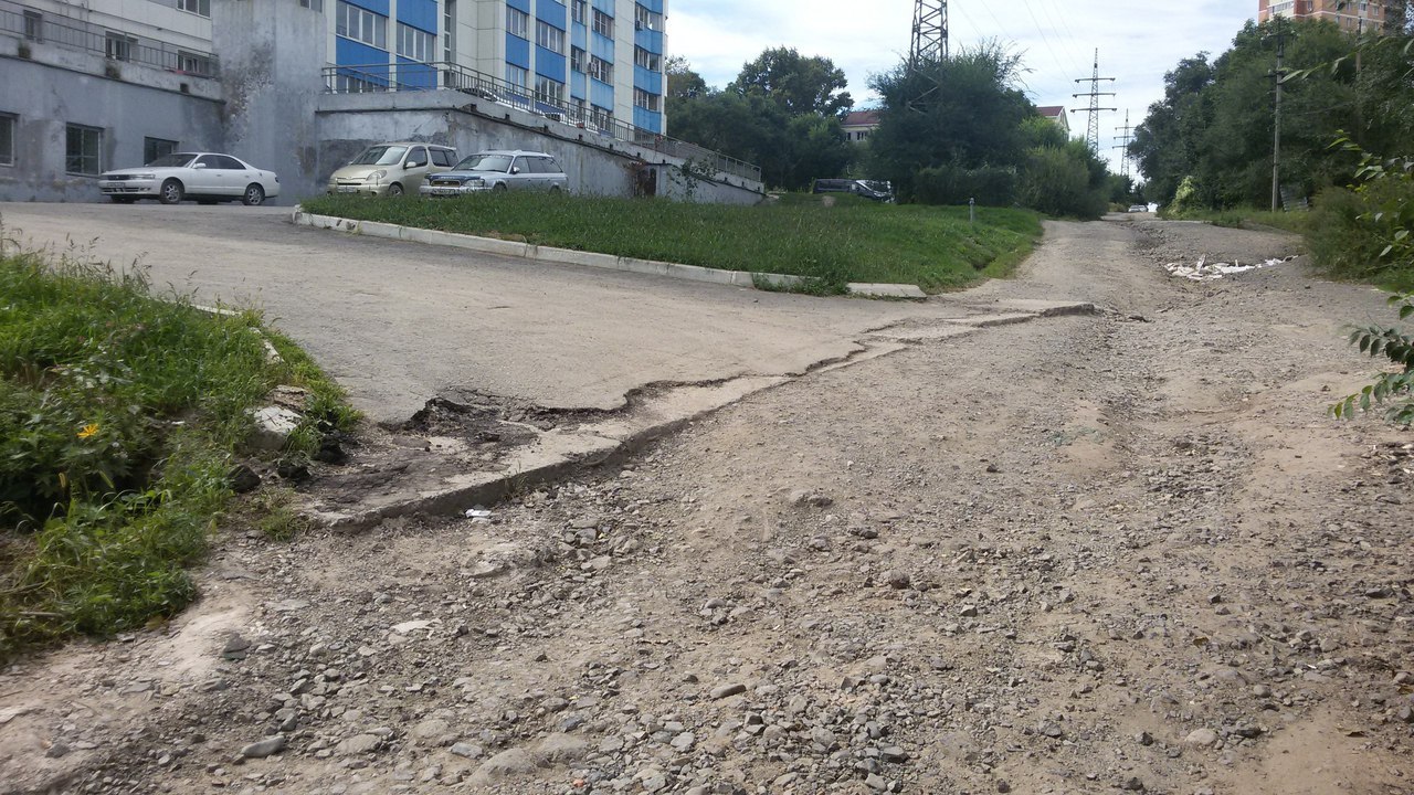 This is how one of the main streets is being renovated in Khabarovsk: E - Expensive, Russia