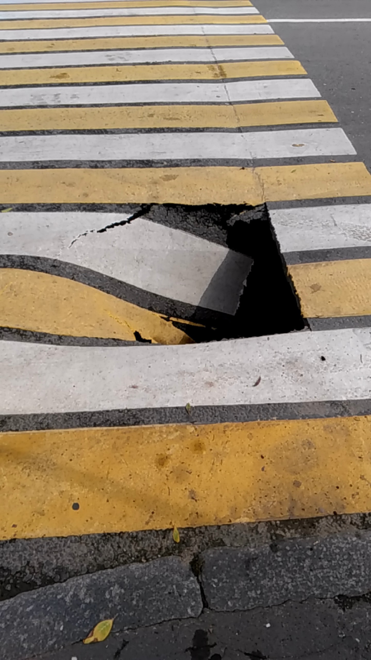 Another 3d graffiti at the intersection of Lesnaya and 1st Miusskaya - My, Russian roads, Black hole, Crosswalk, Longpost, Moscow