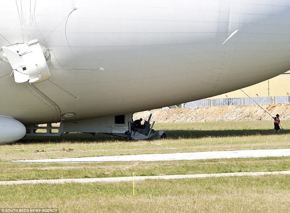 Самое большое воздушное судно в мире разбилось в Англии - Новости, Airlander, Крушение, Длиннопост