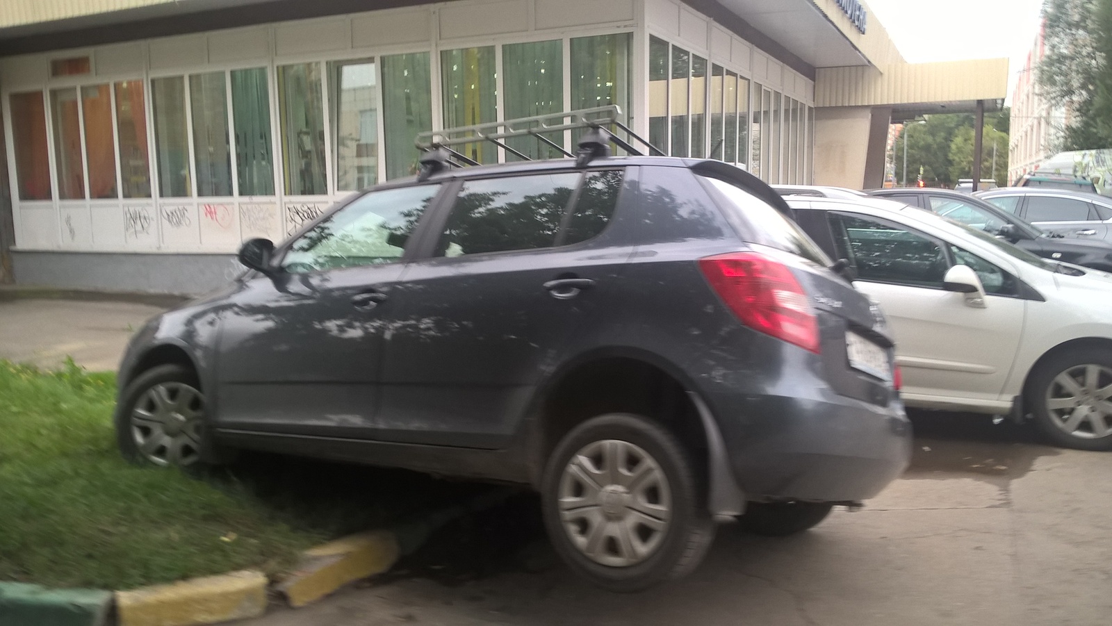 Parking in Russia)) - My, Russia, Неправильная парковка, Parking