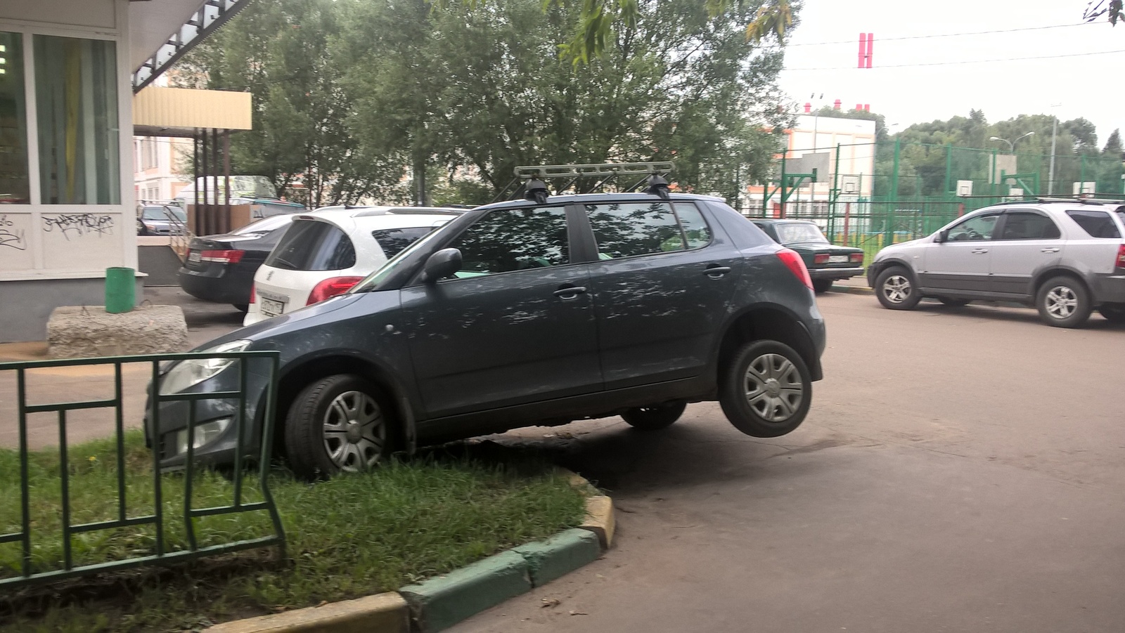 Parking in Russia)) - My, Russia, Неправильная парковка, Parking