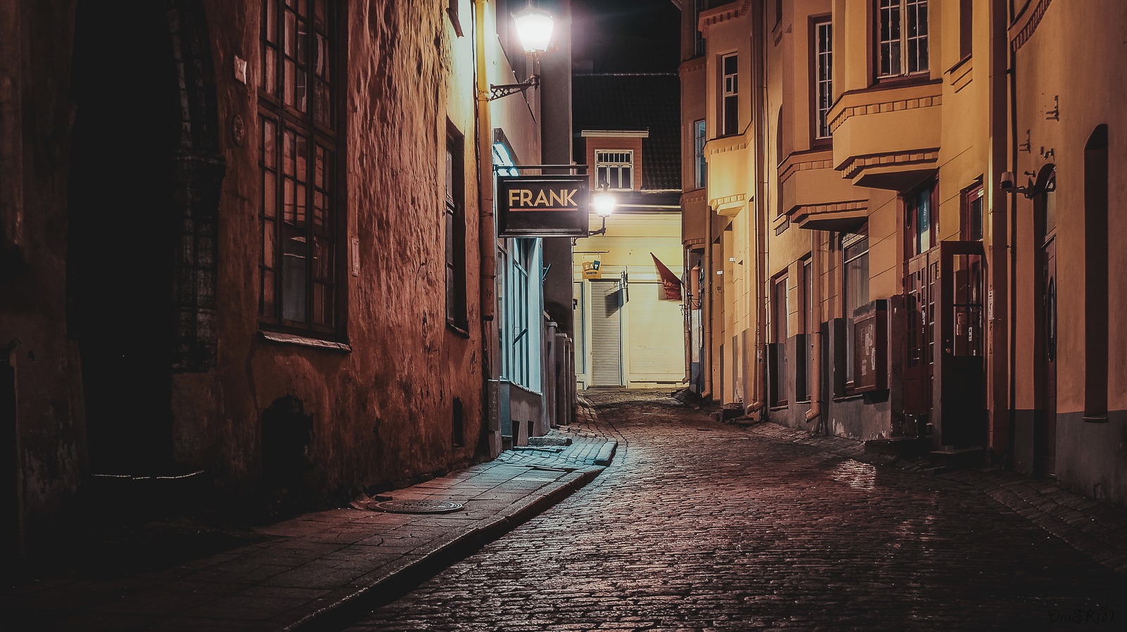 Let's dive into the past. - My, Estonia, Tallinn, Photo, Night city, Travels, , Text