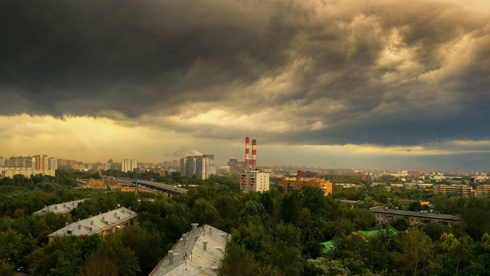 Snapped from the balcony before the rain - My, My, Photo, Moscow, Sky, The clouds, Rain, Thunderstorm