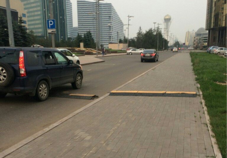 And then the pedestrians completely unbelted - A pedestrian, Speed ??bump