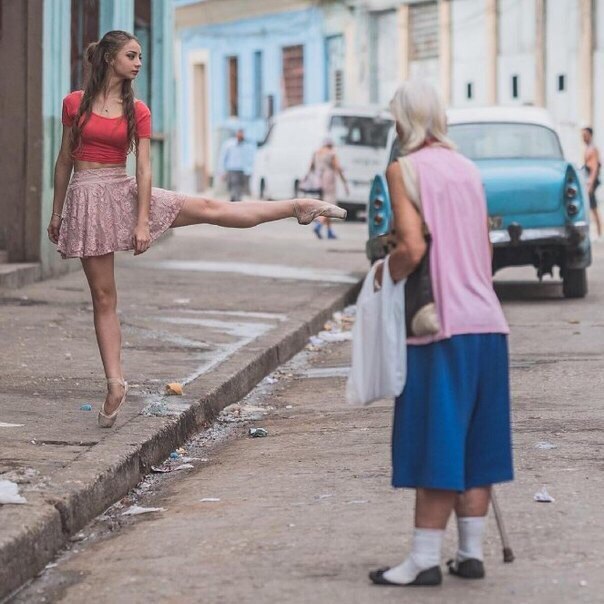 Granddaughter, in which direction is the five? - Photo, Ballet flats, Grandma, Car, Girls