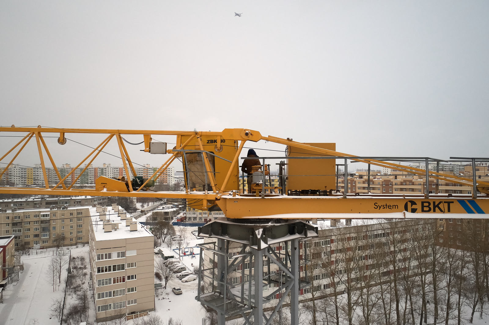 Crane operator, loneliness on the crane... - My, Tap, Crane operator, Building, Sky, Airplane, Aerial photography