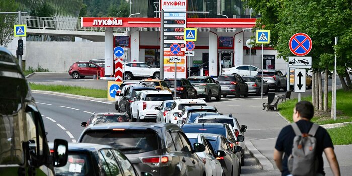 НАТО засылало в российские регионы десантные группы автолюбителей, организовывавших очереди на автозаправках