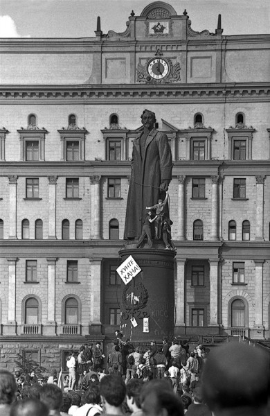 � <!--noindex--><a href="https://pikabu.ru/story/arest_pochet_i_memuaryi_kak_slozhilas_sudba_chlenov_gkchp_posle_1991_goda_14259447?u=http%3A%2F%2Frussianlook.com&t=russianlook.com&h=6159a05f49542d0b15a3f22846f668dc6b575f18" title="http://russianlook.com" target="_blank" rel="nofollow noopener">russianlook.com</a><!--/noindex-->