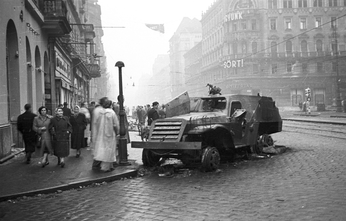 Ранний БТР-152, потерянный на улице Будапешта