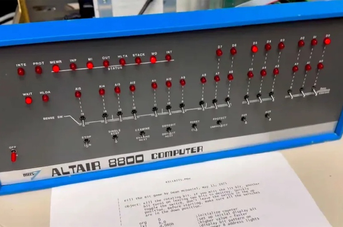 <a href="https://3dnews.ru/1135505/neispravniy-kompyuter-altair-8800-otremontirovali-i-vpervie-zapustili-spustya-52-goda-posle-vipuska" target="_blank" rel="nofollow noopener">Источник</a>