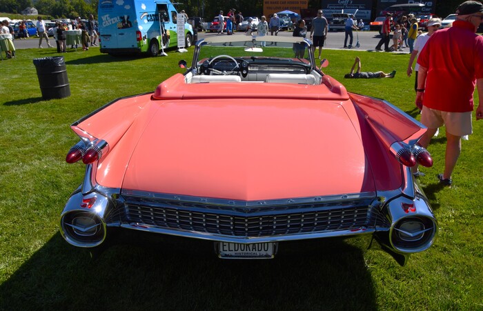 Та самая корма Eldorado Biarritz с двойными «ракетными» фонарями. Фото: Charles / Wikimedia Commons — CC0 1.0.