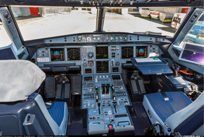 Источник <!--noindex--><a href="https://pikabu.ru/story/kak_otlichit_boeing_ot_airbus_za_paru_sekund_i_krasivo_pontanutsya_pered_druzyami_14277665?u=https%3A%2F%2Fimgproc.airliners.net%2Fphotos%2Fairliners%2F5%2F7%2F6%2F2269675.jpg%3Fv%3Dv40&t=https%3A%2F%2Fimgproc.airliners.net%2Fphotos%2Fairliners%2F5%2F7%2F6%2F2269675...&h=1712e808fbf8916f73f1b0dbd03a35acf75a8f13" title="https://imgproc.airliners.net/photos/airliners/5/7/6/2269675.jpg?v=v40" target="_blank" rel="nofollow noopener">https://imgproc.airliners.net/photos/airliners/5/7/6/2269675...</a><!--/noindex-->