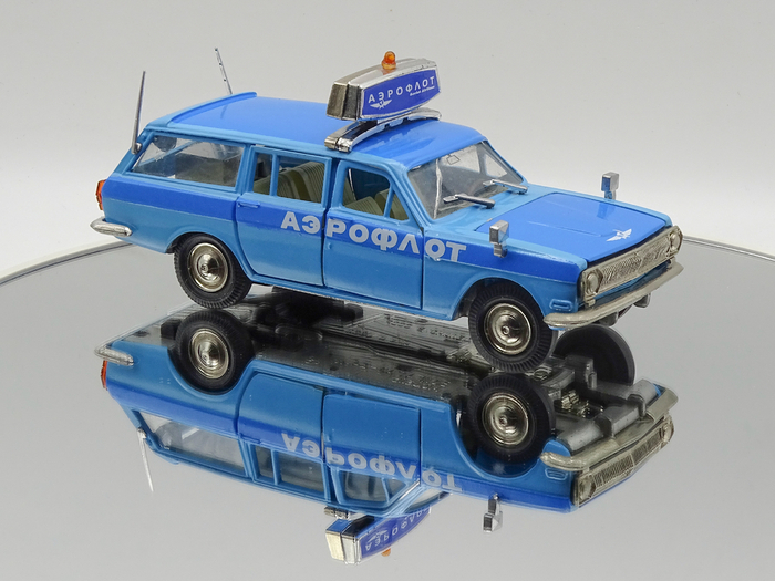 Рис. 7. Модели автомобиля ГАЗ-24-02 «Волга» Аэрофлот Эскорт