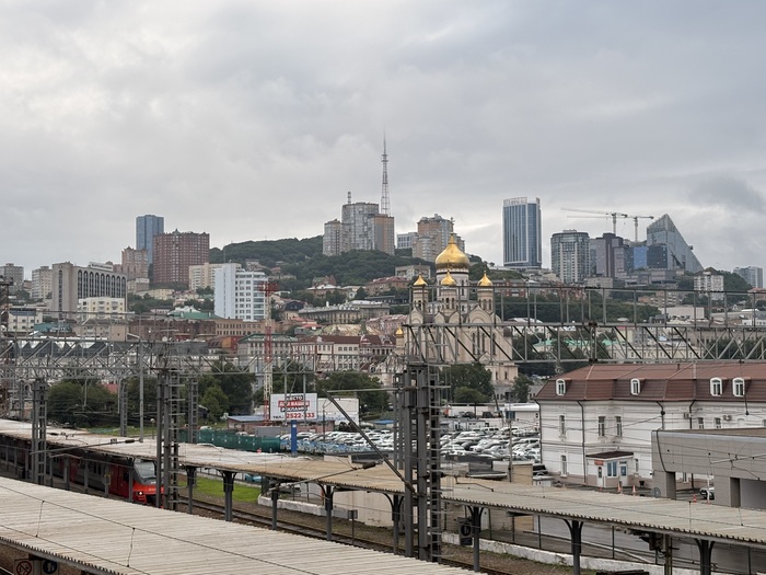 Вид города, который открывается с ж/д вокзала