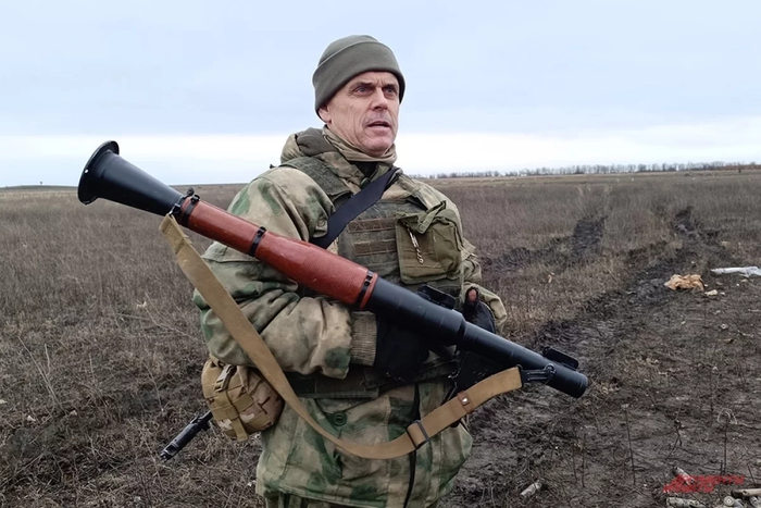 Имея огромный боевой опыт и офицерское звание, Зазерный начал службу на СВО с рядового. / Дмитрий Невзоров / АиФ