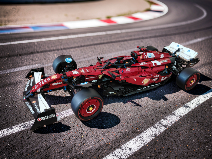 Когда Скудерия Феррари переехала в Поднебесную. Мой новый болид Ferrari SF-25 «Тифози» от китайцев из POPK в масштабе 1:8