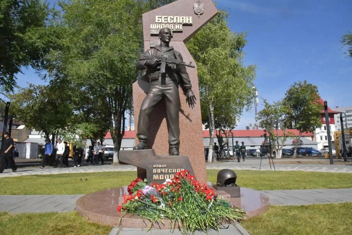 В Саратовской области открыли памятник бойцу «Альфы» Вячеславу Малярову, который погиб при спасении заложников в Беслане