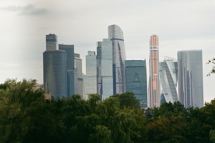 Москва-Сити, вид с Новодевичьего монастыря. Зенит 122 + Юпитер-37А