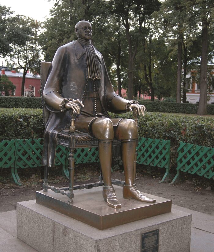 Просто памятник Петру I на территории Петропавловской крепости. Не знаменитый, не раскрученный