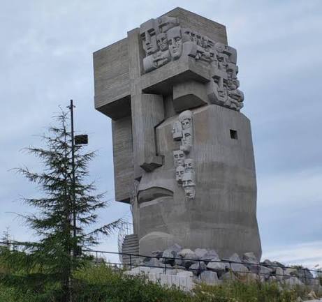 Монумент "Маска скорби" в Магадане. Посвящен жертвам сталинских репрессий.
