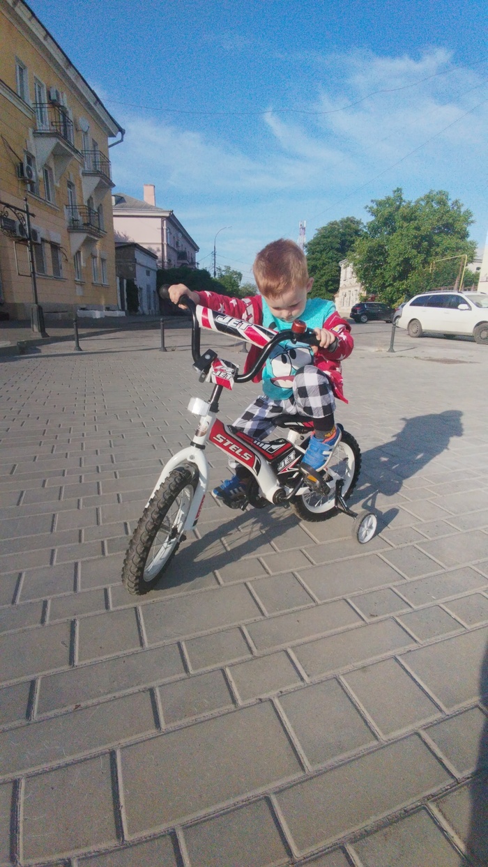Первый полёт на своих, пока ещё четверых