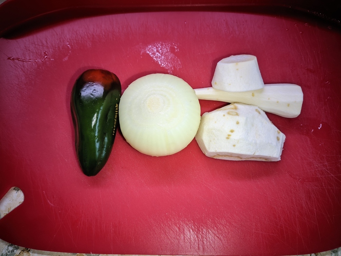 Халапешка, Люк, корень петрушки (неоднозначненько), пастернака кусок.