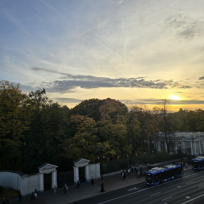 Темнеет всё раньше и раньше