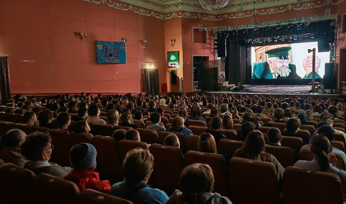 Зал на премьере в Шадринске