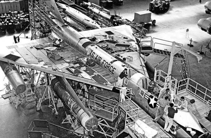 ������ �� ������������ ������������ B-58A ���� ������������� � ���������� ����������� �������.