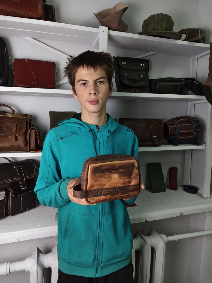 Несессер из коричневой кожи