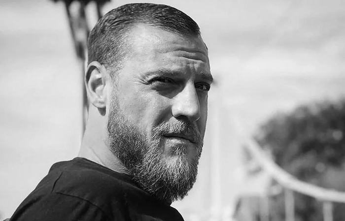 Умер (застрелился?) рэпер Михаил Маваши. Ему был 41 год. Он читал о ЗОЖ и турниках