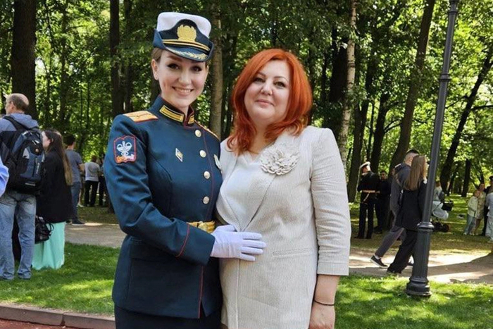 Хирург 153-го отдельного медбатальона Арина Ермакова с мамой. Фото: Фото из личного архива