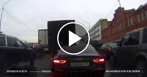 Проткнул колесо ножом | Пикабу