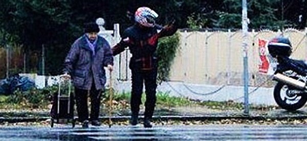 человек на мотоцикле. мотоцикл для начинающих. приходят мотоциклист. приходят мотоциклист. приходят мотоциклист.