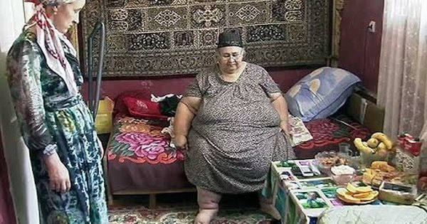 Бабка бреет. Чеченские бабушки. Бабушка дагестанка. Чеченские пожилые женщины. Туркменские пожилые женщины.
