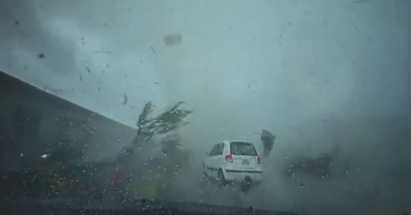 торнадо в америке апрель 2022. торнадо в россии 2021 август. унесенные торнадо. в боливии торнадо унес футболистов.