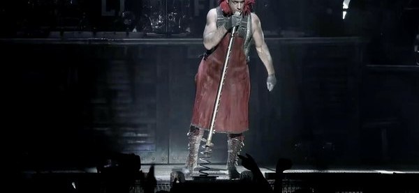 Рамштайн мон амур мон. Тилль Линдеманн. Тилль Линдеманн 2010 Madison Square Garden. Till Lindemann 2010. Тилль Линдеманн Rammstein 1995.