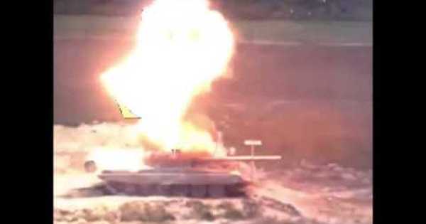 уничтожению момент. уничтожению момент. танк в упор расстреливает всушников. акулы с квадрокоптера видео. уничтожению момент.