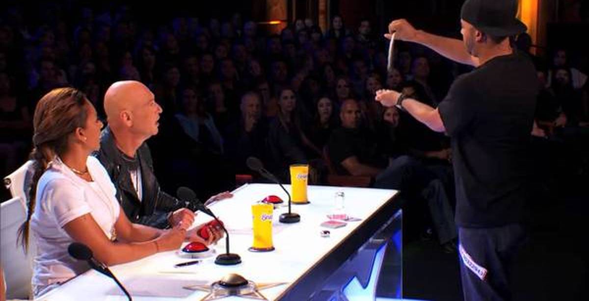 лучший фокусник с шоу талантов. фокус таланты. лукас талент иллюзионист. шоу талантов британия сосиски. шо таланты невероятные фокусы.