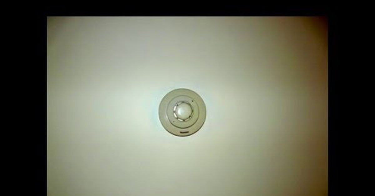 Датчик дыма proton sb. Датчик дыма на батарейках. Датчик дыма и вейп. 1м извещатель пожарный дымовой схема. Датчик дыма dp-04 беспроводной.